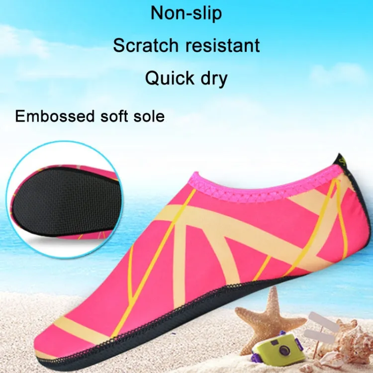 1 Pair Outdoor Snorkeling Non-Slip Soft Bottom Beach Diving Socks, Size: 44-45(Rose Red)