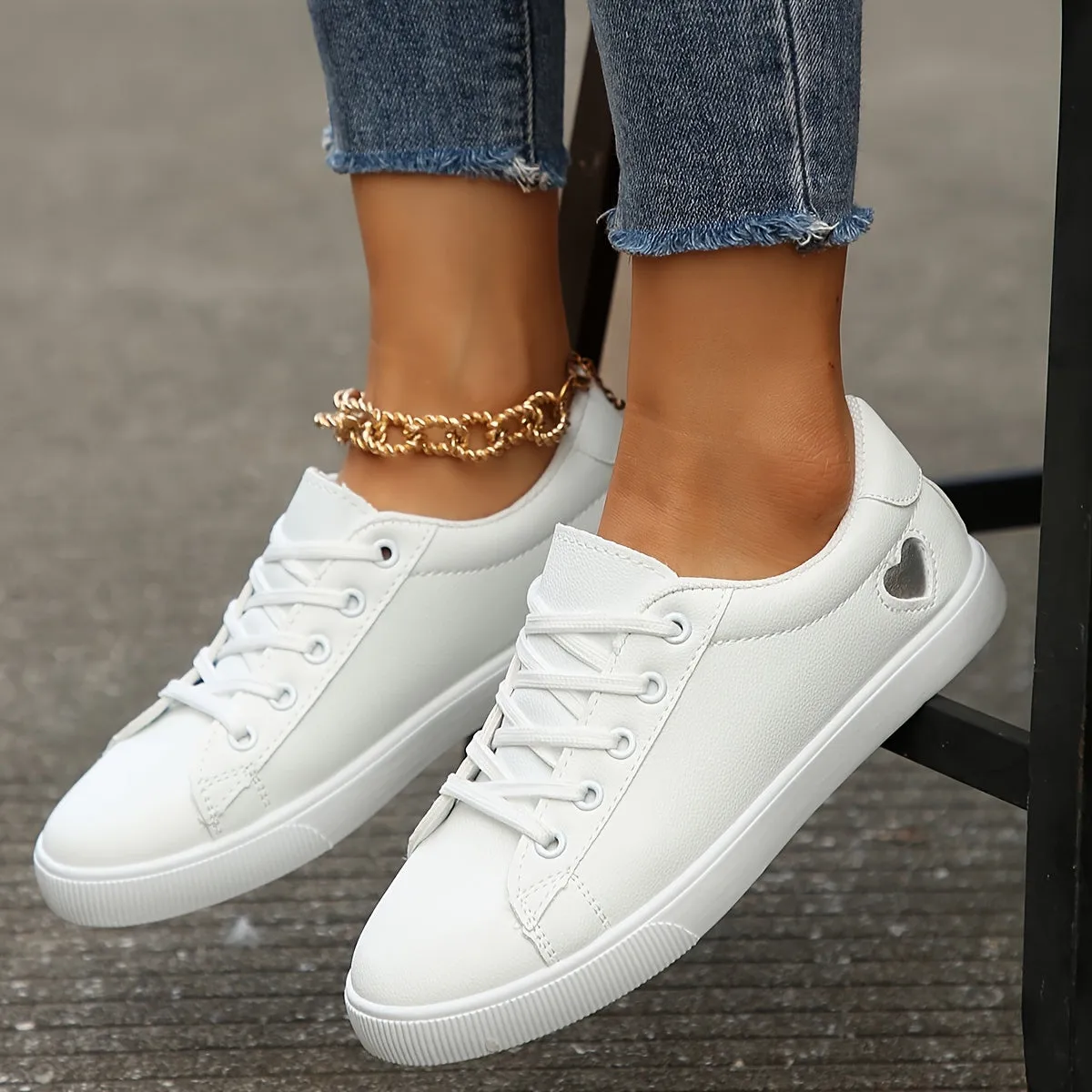 Chic Heart Pattern Sneakers Stylish Lightweight Laceup Shoes for Women