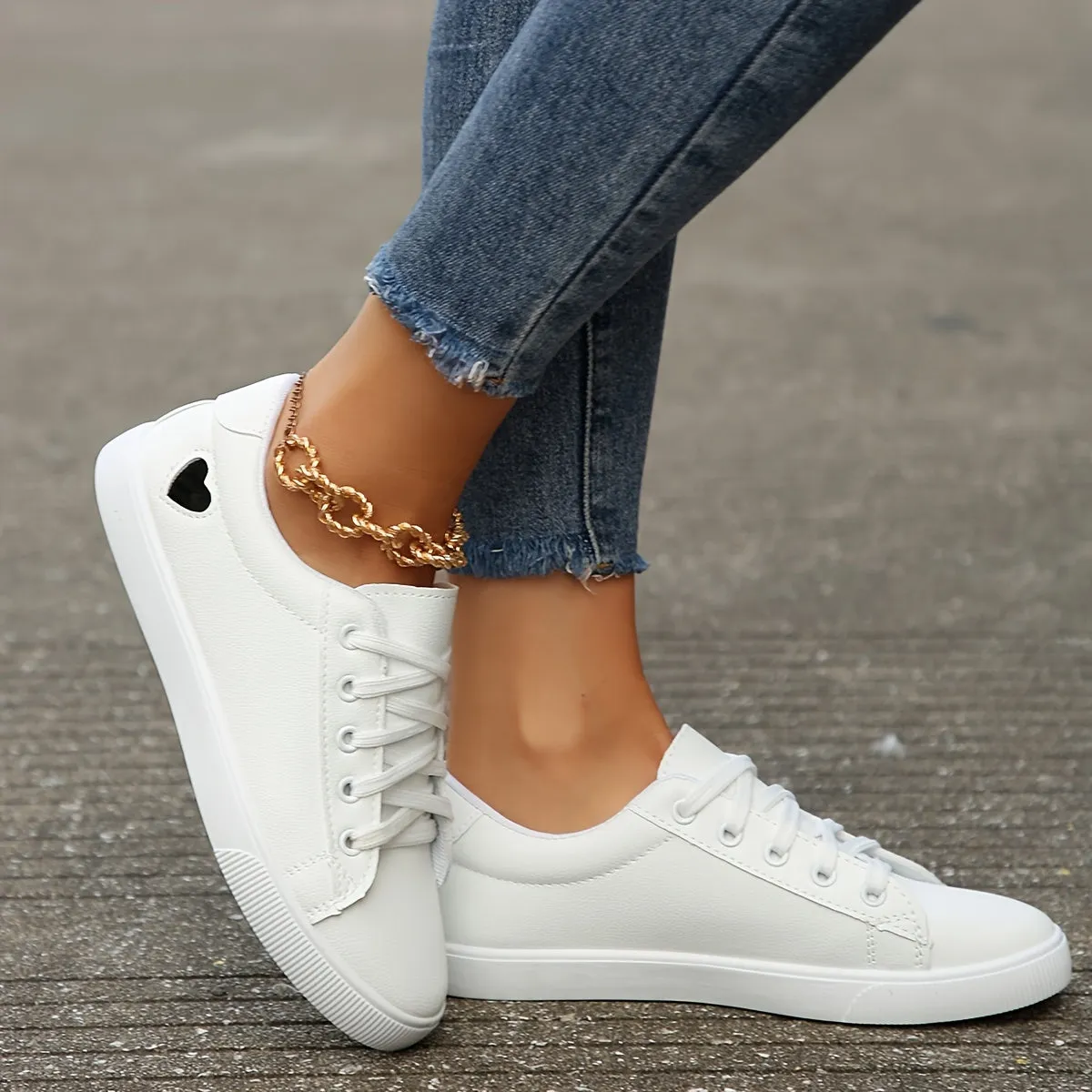 Chic Heart Pattern Sneakers Stylish Lightweight Laceup Shoes for Women