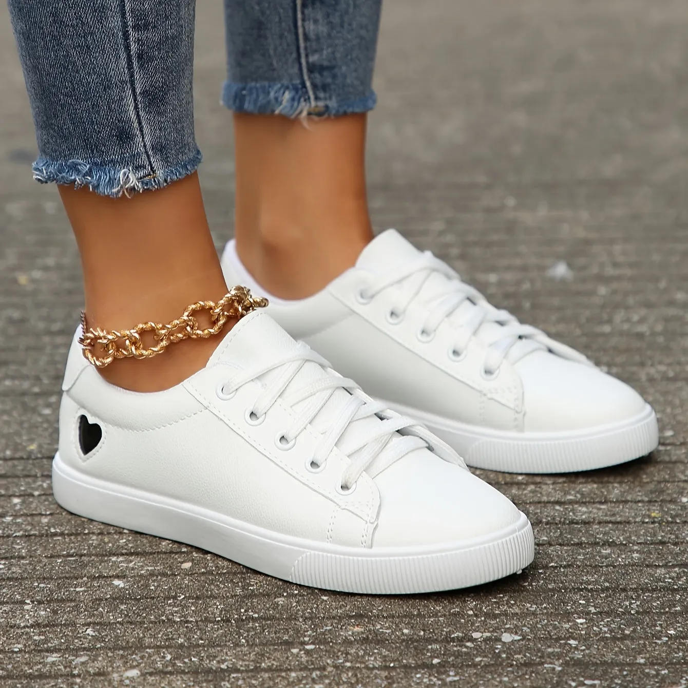 Chic Heart Pattern Sneakers Stylish Lightweight Laceup Shoes for Women