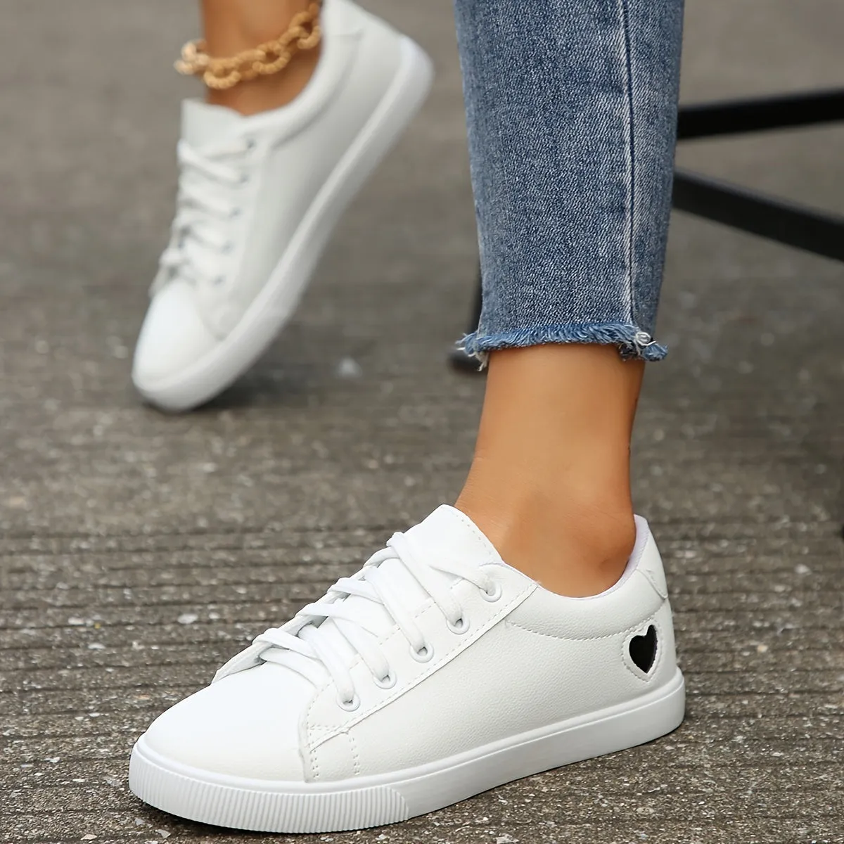 Chic Heart Pattern Sneakers Stylish Lightweight Laceup Shoes for Women